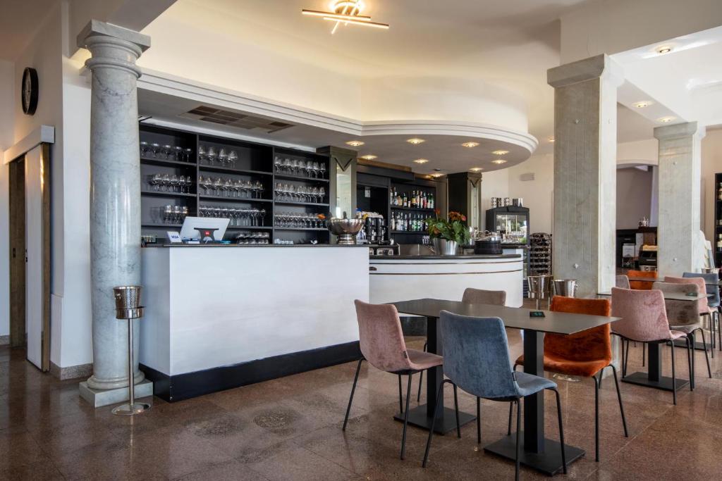 Hol lub bar w obiekcie Piccolo hotel le Palme