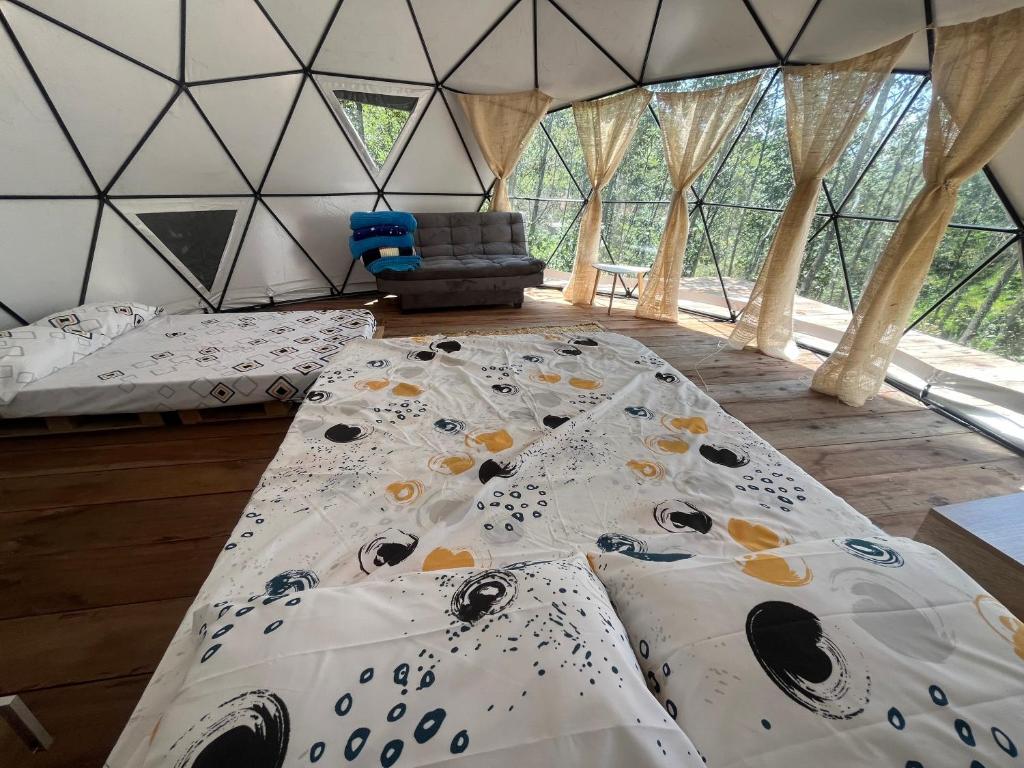 Postel nebo postele na pokoji v ubytování Glamping Termales Aguatibia
