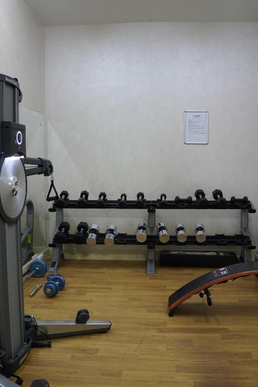 Fitness centrum a/nebo fitness zařízení v ubytování FORTUNE ATRIUM HOTEL