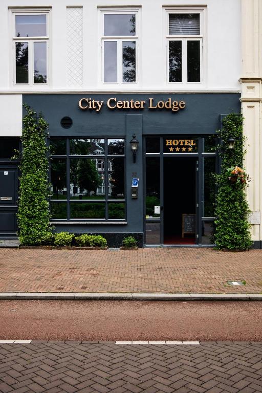 Eingang zu einer Lodge im Stadtzentrum in der Unterkunft City Center Lodge Utrecht in Utrecht