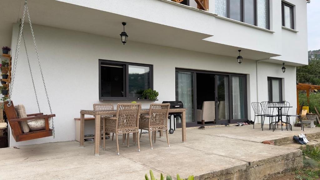 Balkón nebo terasa v ubytování Zeytin Dalı Villa