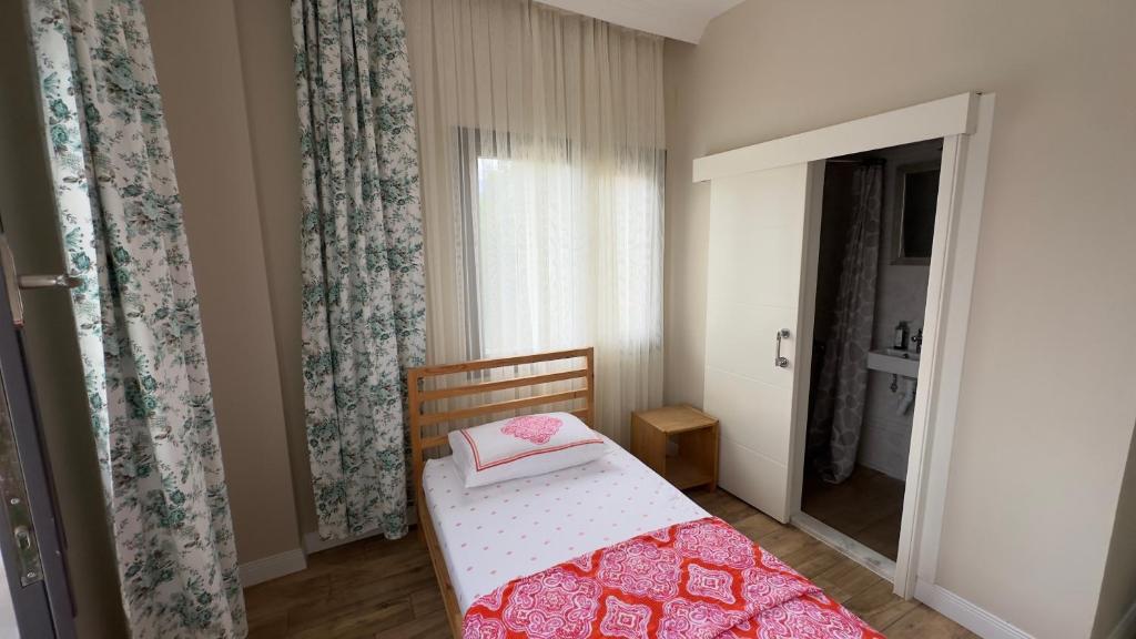 Postel nebo postele na pokoji v ubytování Zeytin Dalı Villa