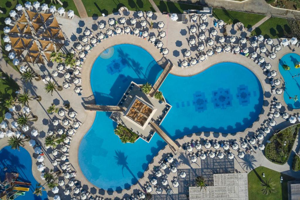 Bazén v ubytování Atlantica Ocean Beach Resort nebo v jeho okolí