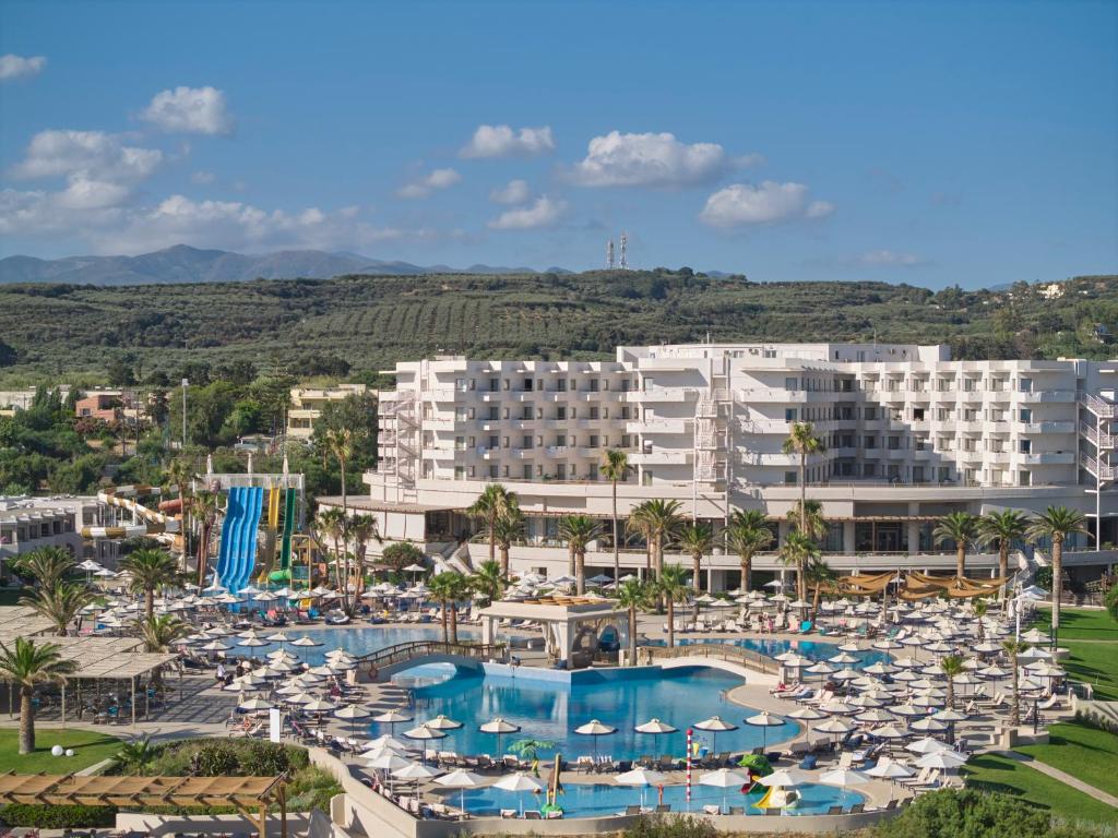 Bazén v ubytování Atlantica Ocean Beach Resort nebo v jeho okolí