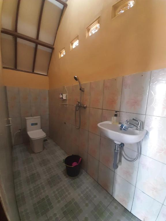 Koupelna v ubytování Rinjani 3 Dara