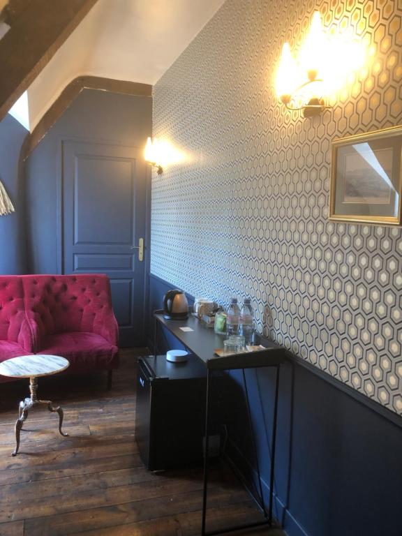 Posezení v ubytování La Maison aux murs anciens et ses chambres