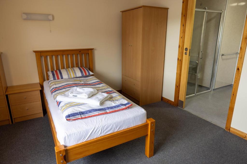 Postel nebo postele na pokoji v ubytování Port Arthur House Halls of Residence
