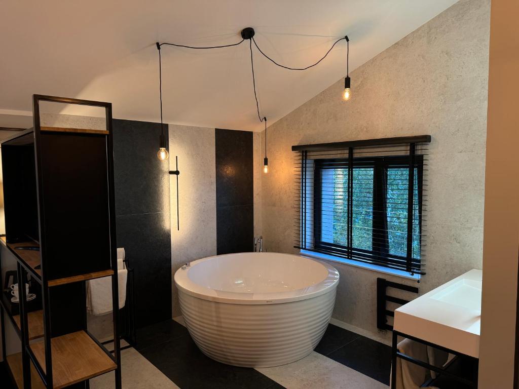 Koupelna v ubytování Amber Blue Wellness & SPA