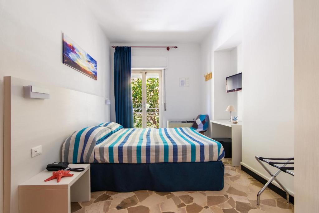 Łóżko lub łóżka w pokoju w obiekcie Piccolo hotel le Palme
