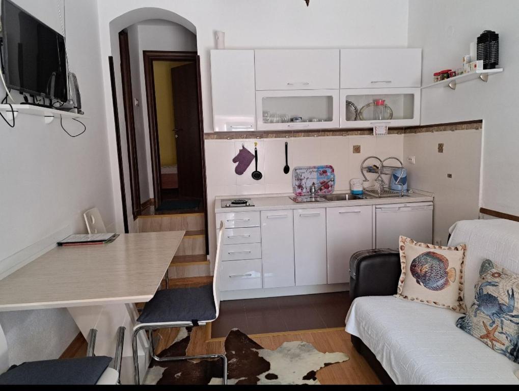 TV i/ili multimedijalni sistem u objektu Apartments Peranovic