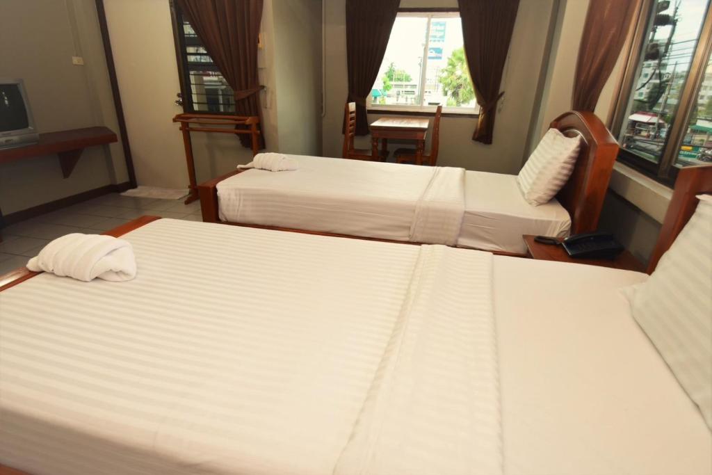 Postel nebo postele na pokoji v ubytování Best LD Hotel โรงแรมเบส แอลดี
