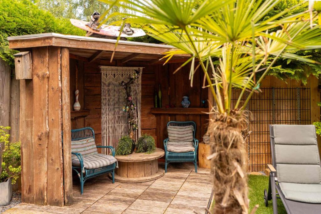 Zahrada ubytování Drents Genieten - Ericaheide met privé sauna en jacuzzi
