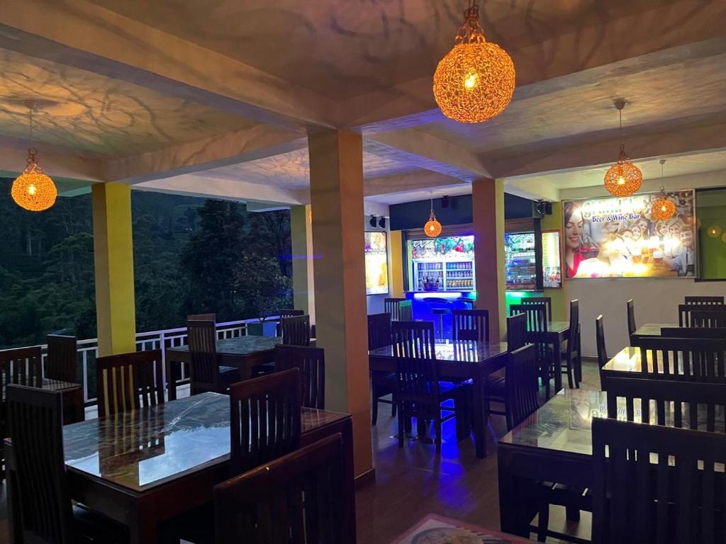 Restaurace v ubytování Adams peak Grand