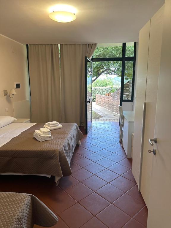 Hotel Villa De Santis - Chambre Quadruple Avec Vue Sur Jardin