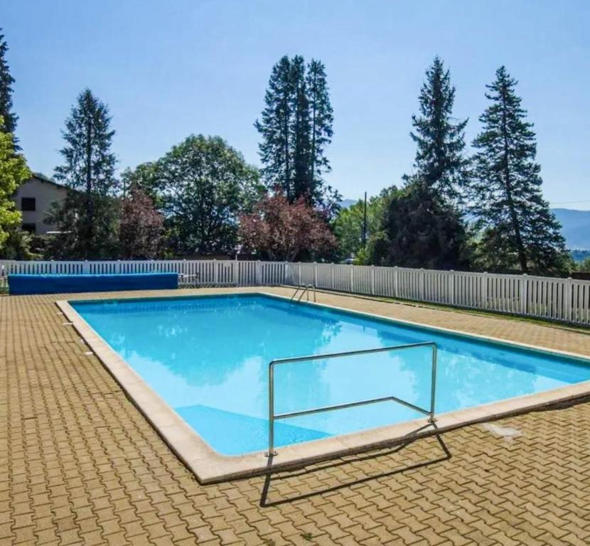 Bazén v ubytovaní Apartamento ideal para parejas en Enveitg alebo v jeho blízkosti