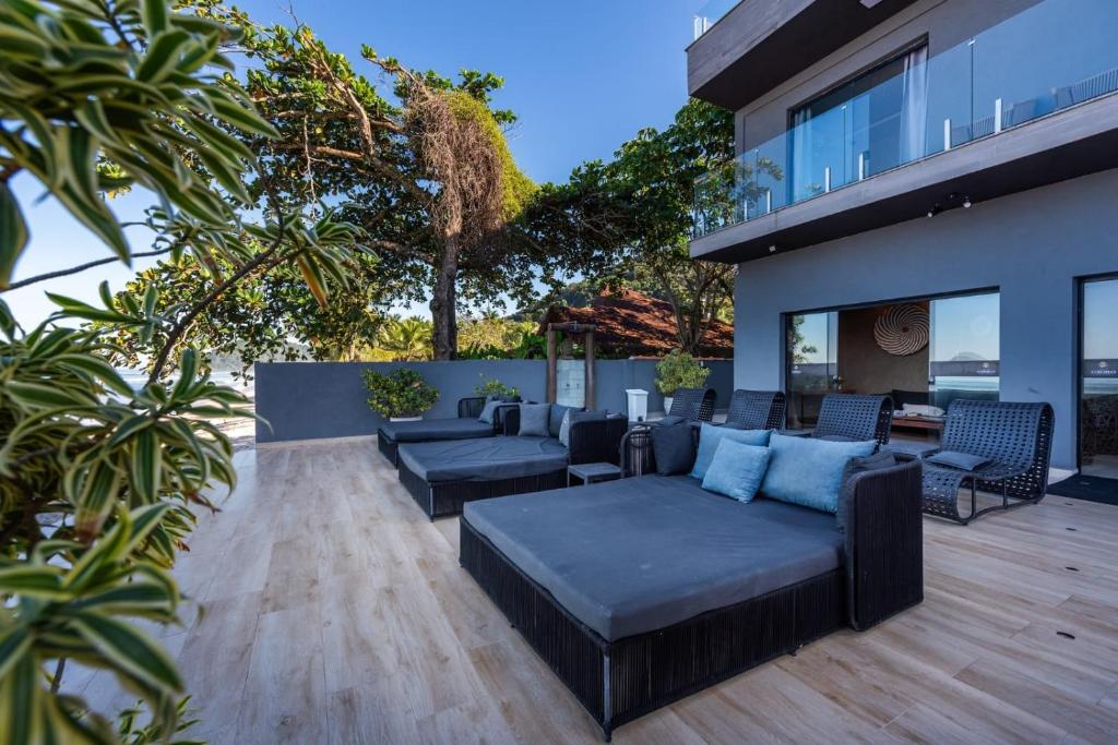 Uma área de estar em Casatua Pousada