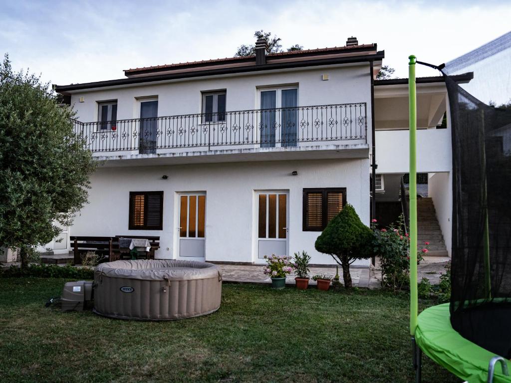 Vonkajšia záhrada v ubytovaní New Holiday House, near Makarska