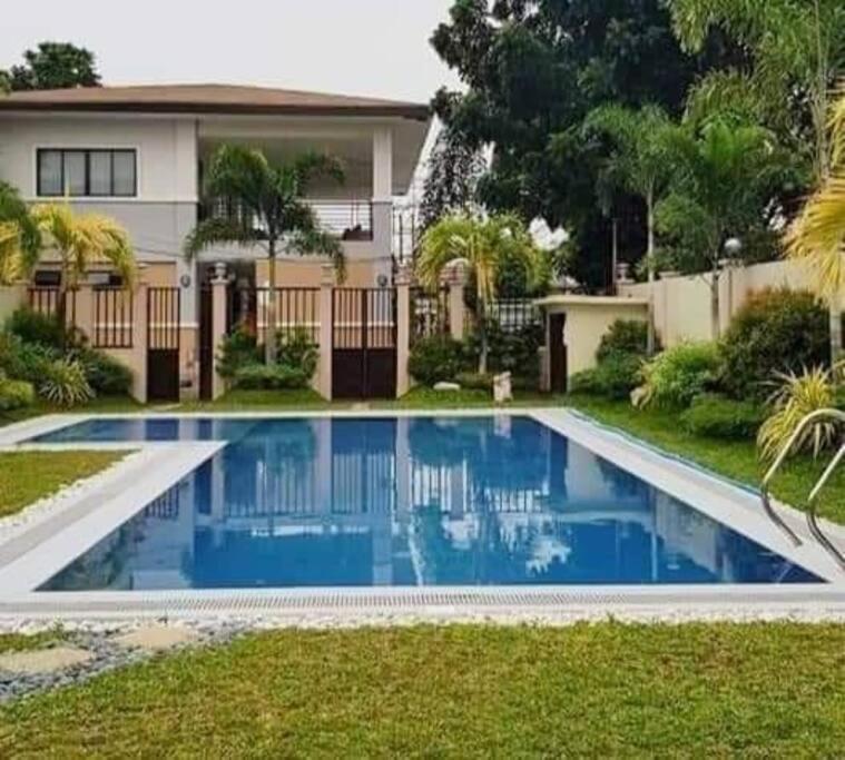 Πισίνα στο ή κοντά στο La Casă Dulce JVC Staycation for FamilyBarkada