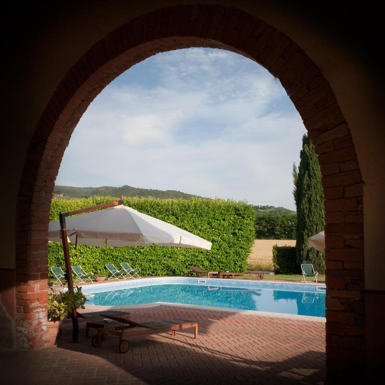 Bazén v ubytovaní Country House Le Case Coloniche alebo v jeho blízkosti