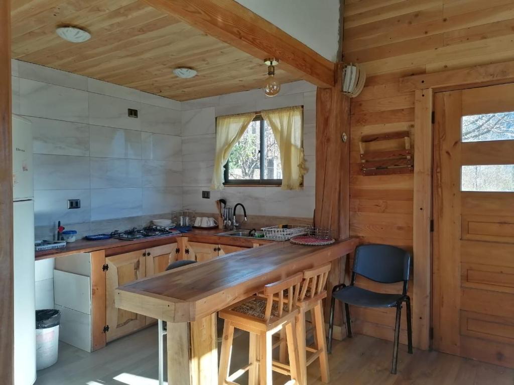 Kuchyň nebo kuchyňský kout v ubytování Cabañas Jatrima