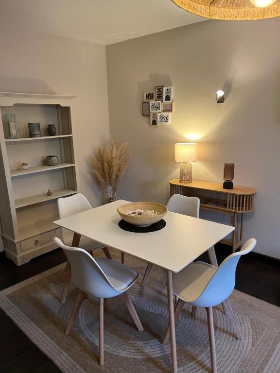 a dining room with a white table and chairs at Appartement 4 pers avec jardin & parking-calme-proche Clermont in Royat