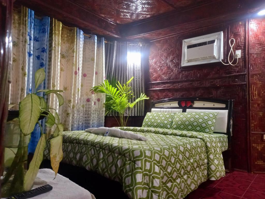 Postel nebo postele na pokoji v ubytování Hidden Tourist Inn