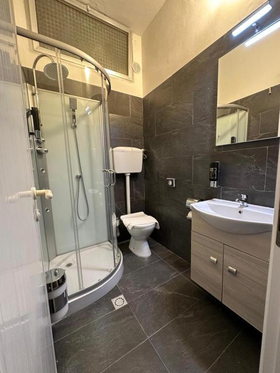 Koupelna v ubytování Hotel Noah