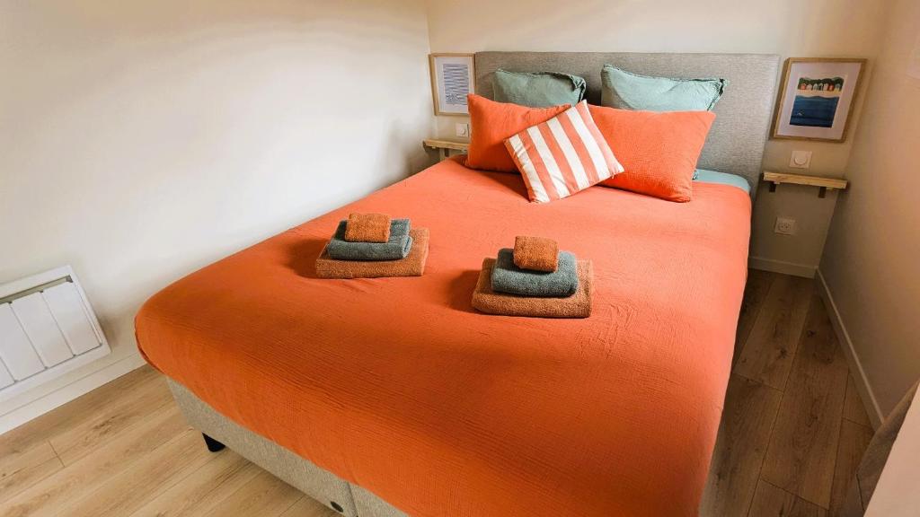 Postel nebo postele na pokoji v ubytování LA GUESTHOUSE - À deux pas du Sentier des Douaniers