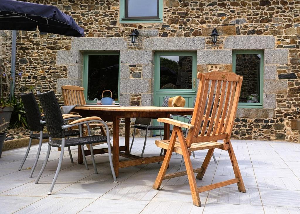Patio nebo venkovní prostory v ubytování LA GUESTHOUSE - À deux pas du Sentier des Douaniers