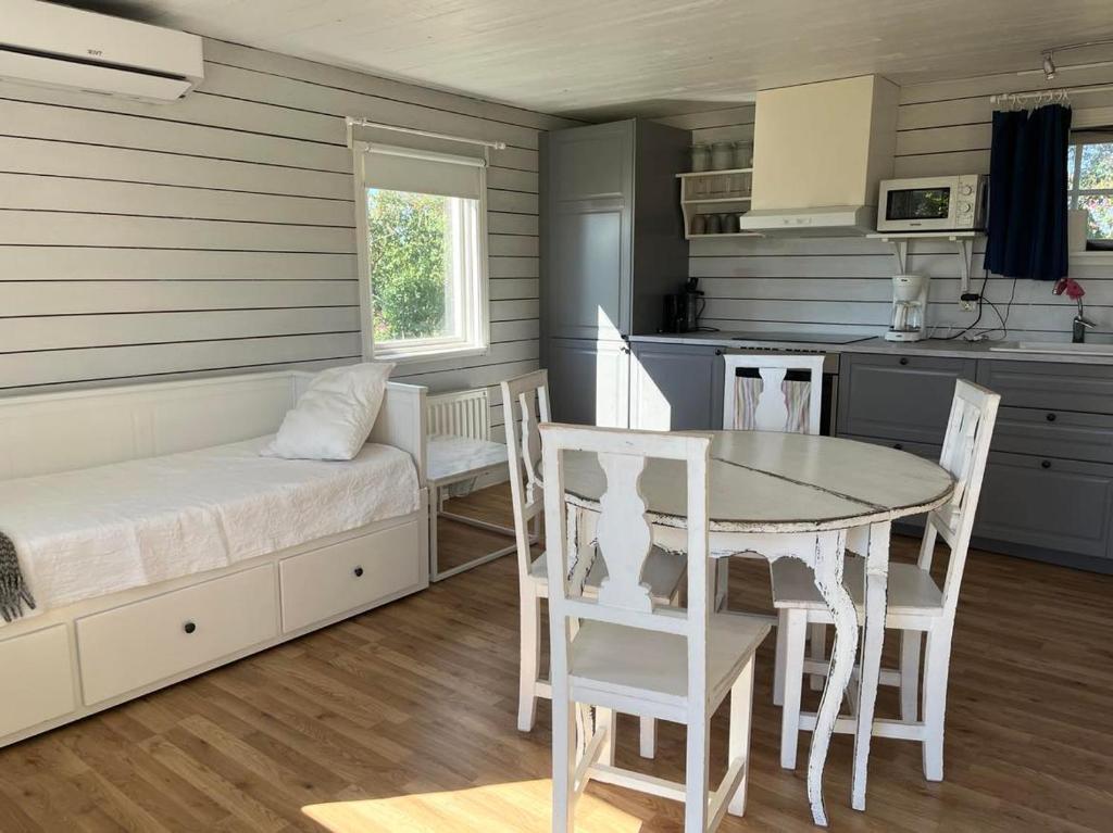 Kuchyň nebo kuchyňský kout v ubytování Ölands Yoga Studio & Islandshästar, Stugor & Rum