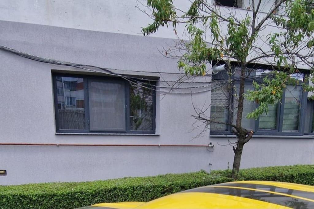 a yellow car parked in front of a house at Apartament Iulius 3 camere in Curtea de Argeş