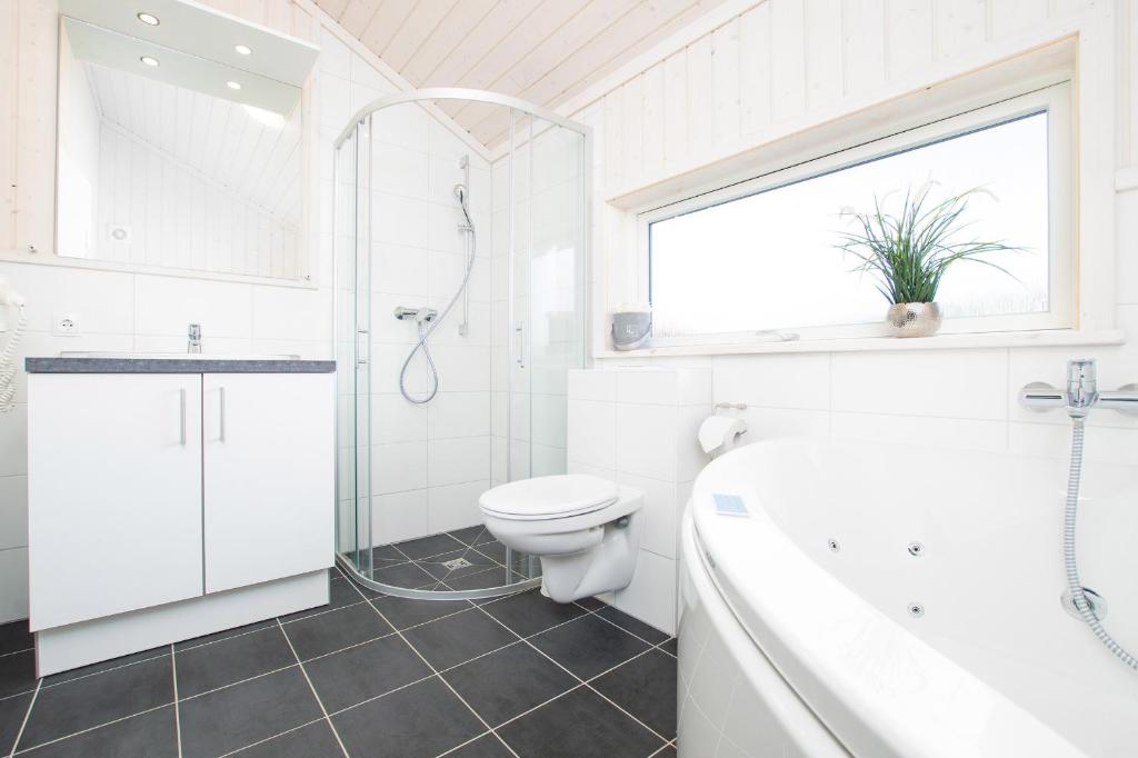 Koupelna v ubytování Resort 2 Ferienhaus Typ D 28