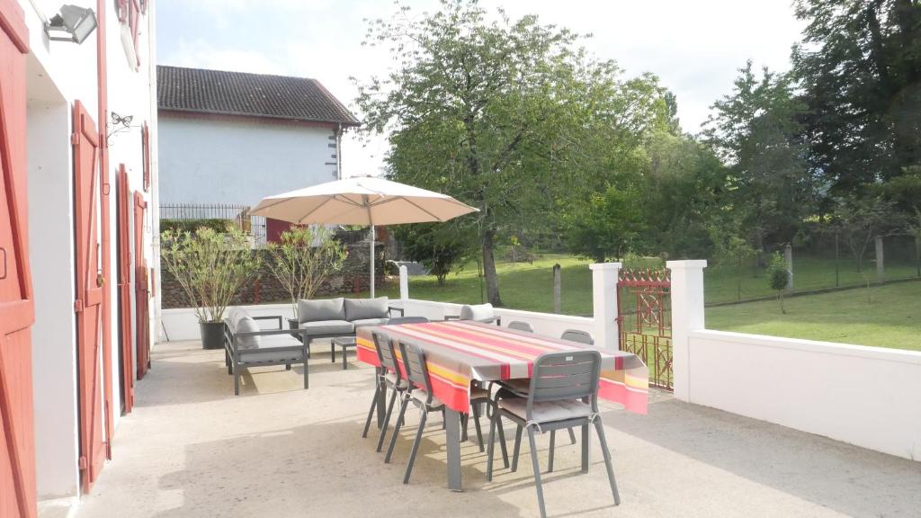 Patio nebo venkovní prostory v ubytování Maison Bernatenia