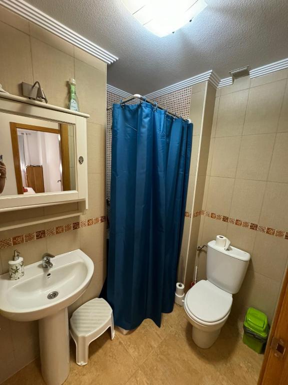 A bathroom at Apartamento en Santiago de la Ribera a 3min de la playa