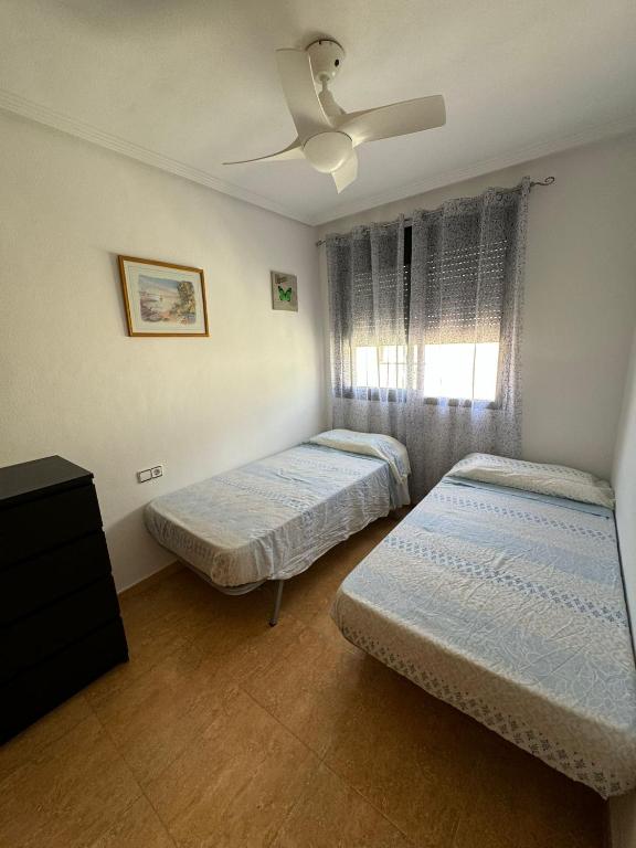 A bed or beds in a room at Apartamento en Santiago de la Ribera a 3min de la playa