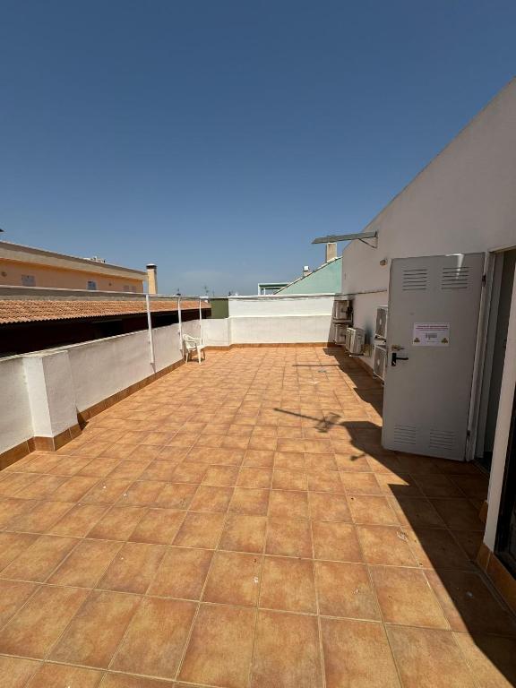 A balcony or terrace at Apartamento en Santiago de la Ribera a 3min de la playa
