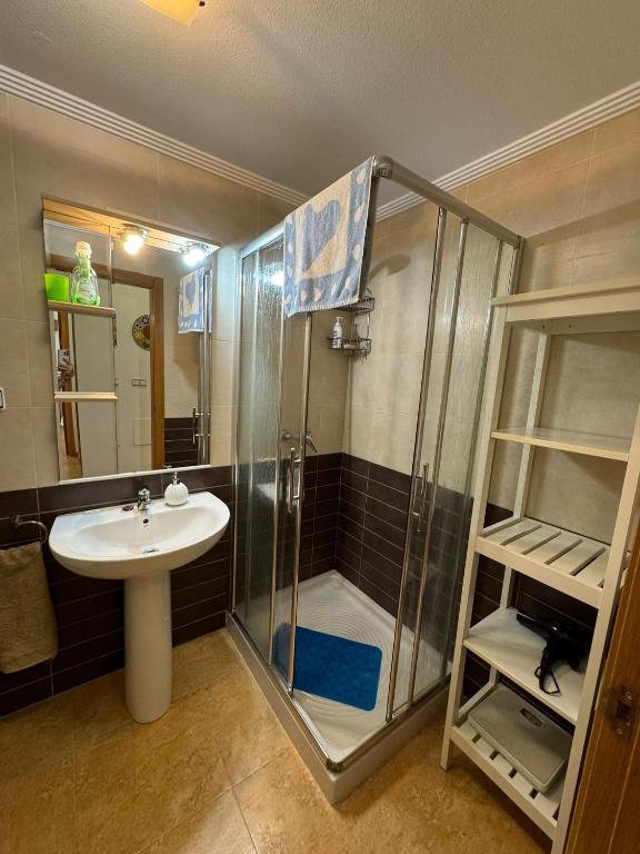 A bathroom at Apartamento en Santiago de la Ribera a 3min de la playa