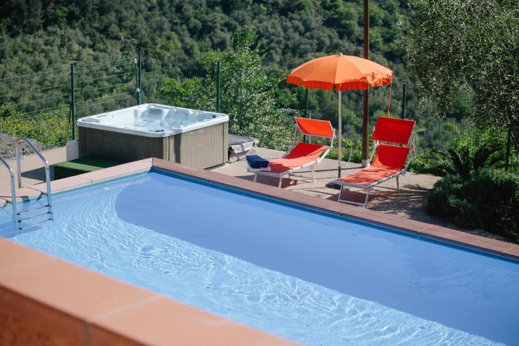 Bazén v ubytovaní Agriturismo Valcrosa alebo v jeho blízkosti