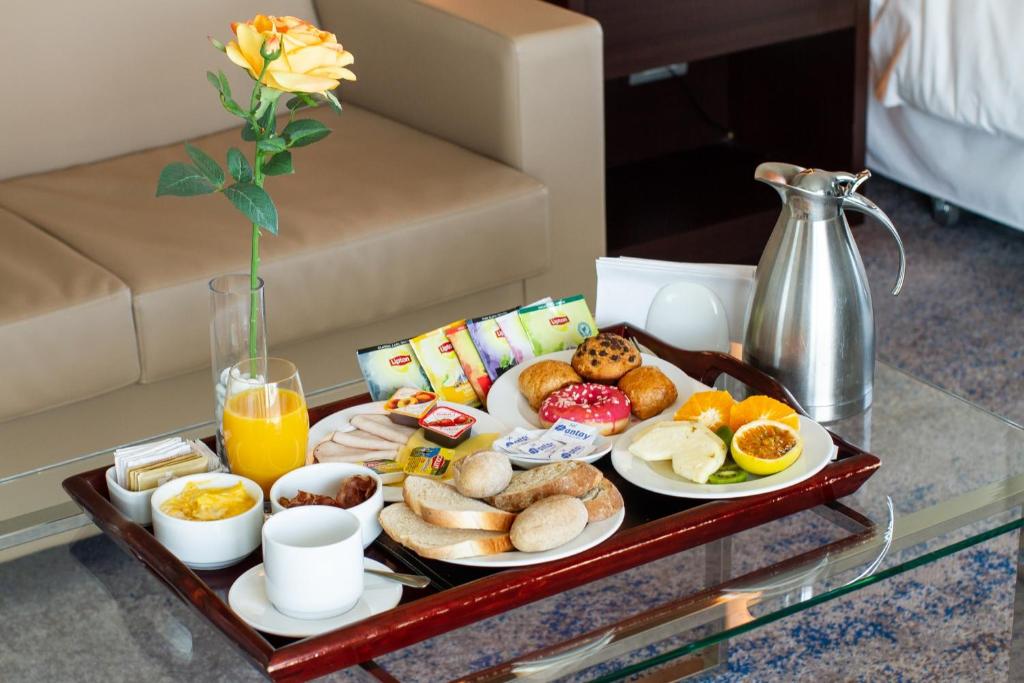 Makanan di atau berdekatan hotel