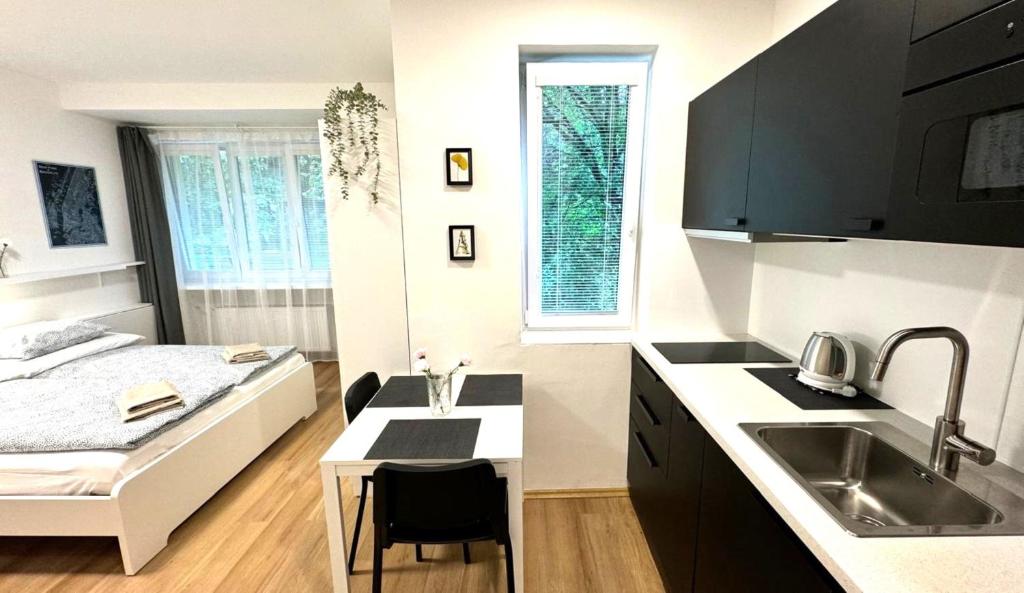 Hillside Studios - 13