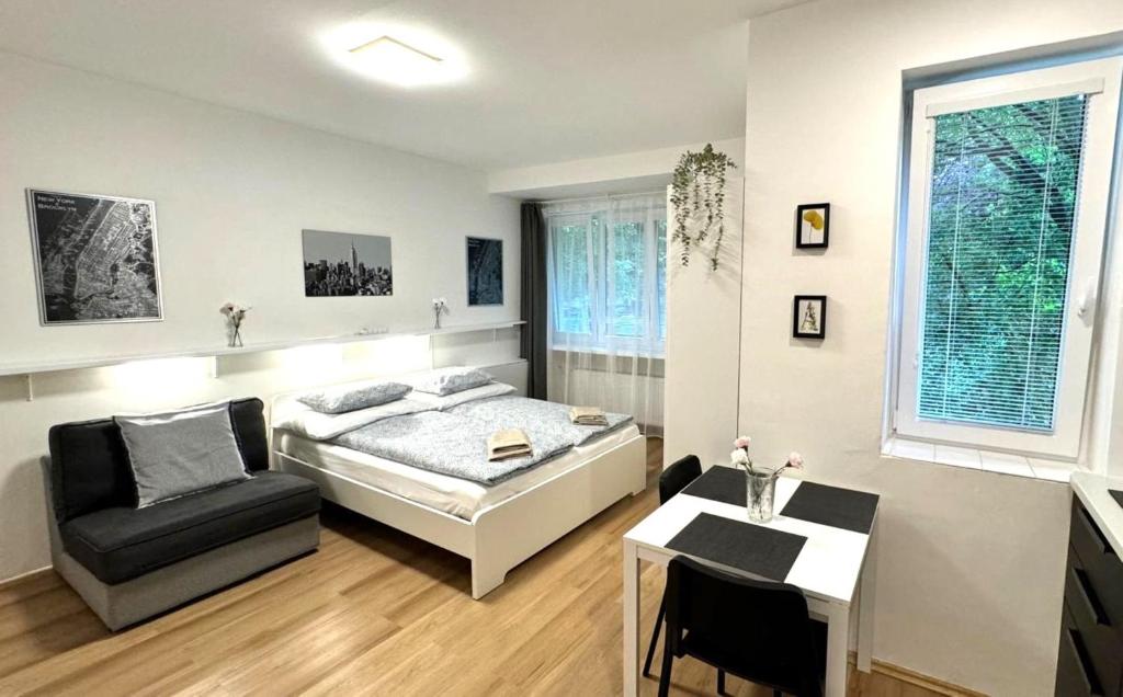 Hillside Studios - 6