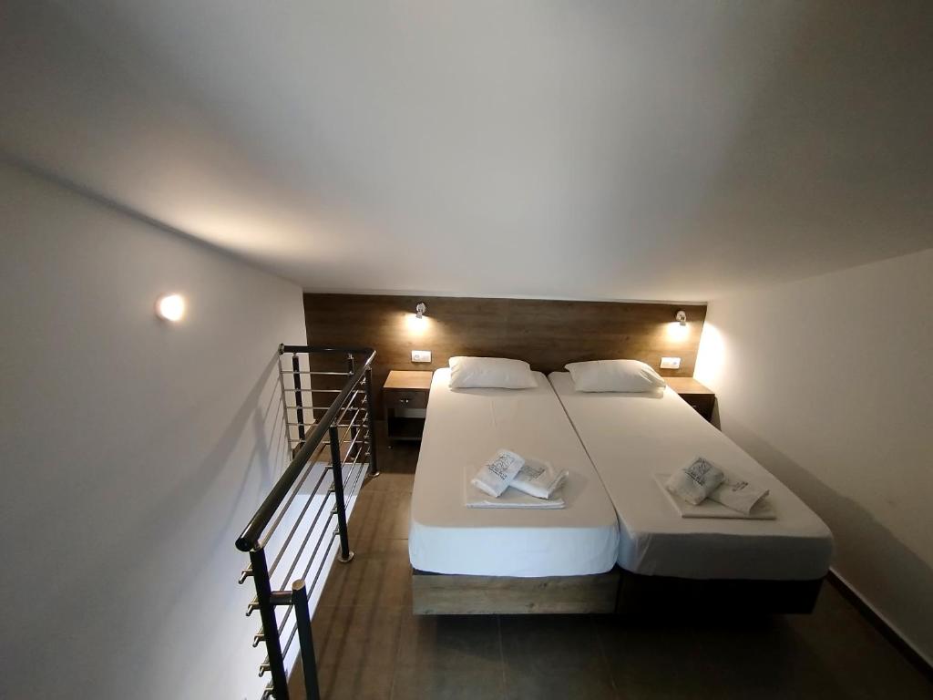 Postel nebo postele na pokoji v ubytování AEGEAN BLUE Apartments & Suites