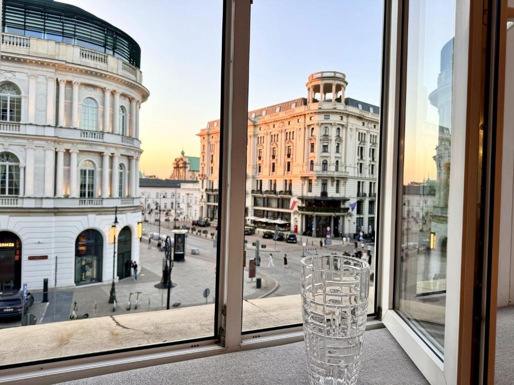 Nespecifikovaný výhled na destinaci Varšava nebo výhled na město při pohledu z aparthotelu