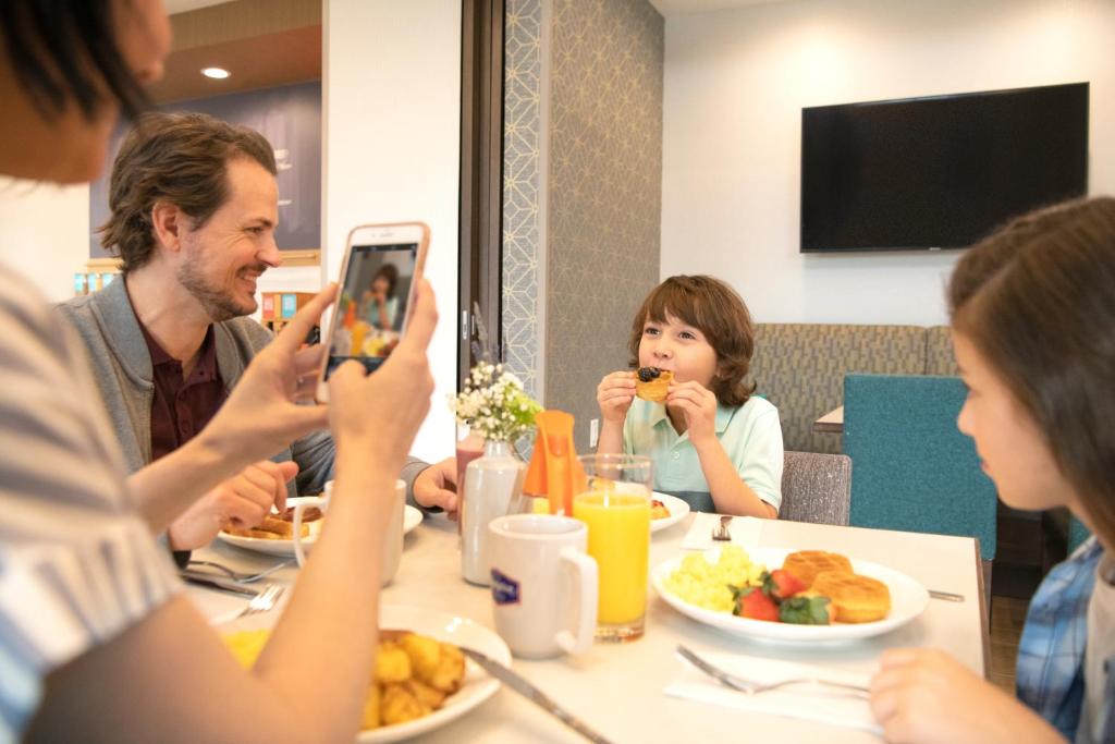 Hampton Inn & Suites by Hilton Québec - Beauport - Resim 39