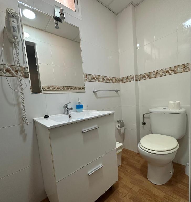 A bathroom at Hotel Avenida