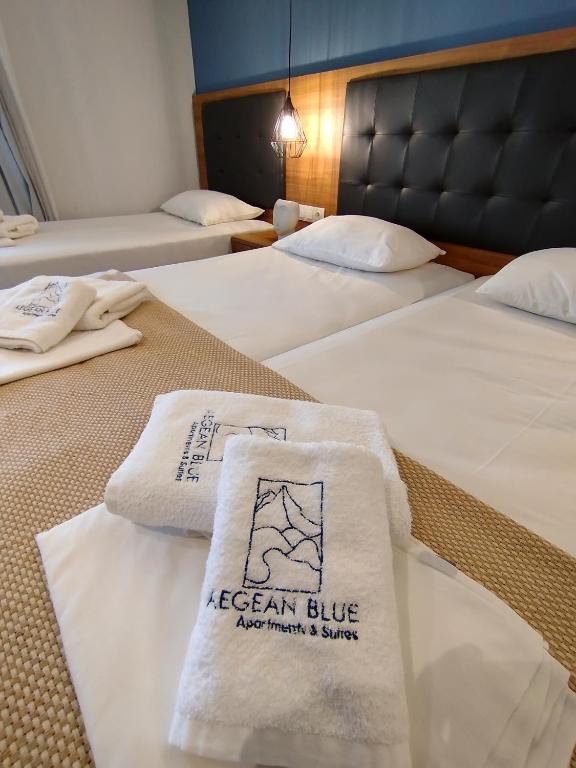 Postel nebo postele na pokoji v ubytování AEGEAN BLUE Apartments & Suites