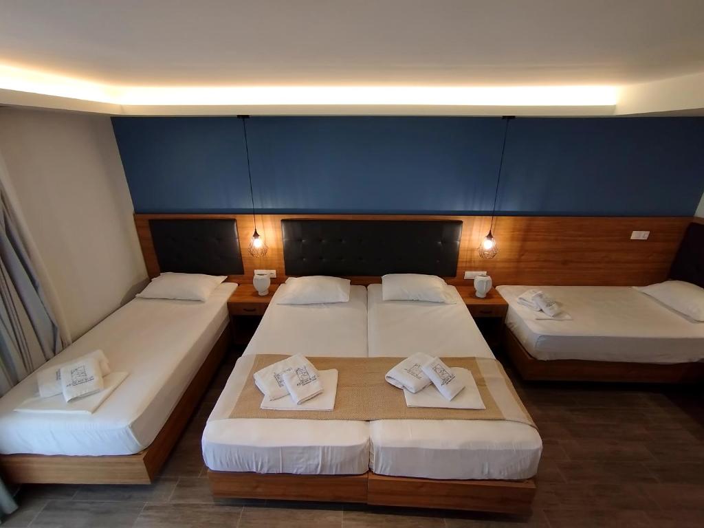 Postel nebo postele na pokoji v ubytování AEGEAN BLUE Apartments & Suites