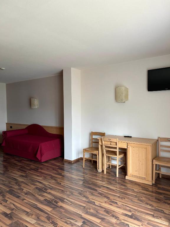 TV a/nebo společenská místnost v ubytování Hotel Continental