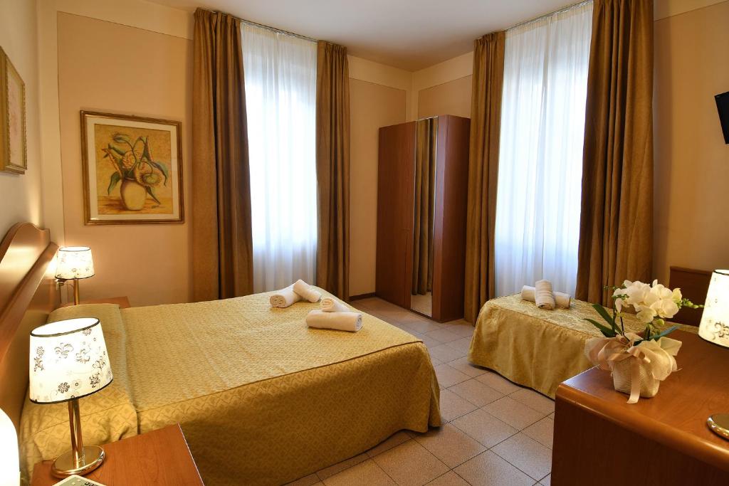 Postel nebo postele na pokoji v ubytování Hotel Innocenti
