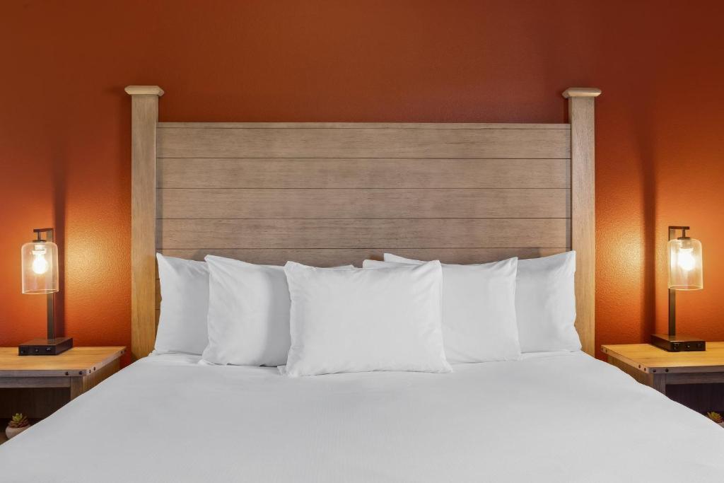 Postel nebo postele na pokoji v ubytování Club Wyndham Pagosa